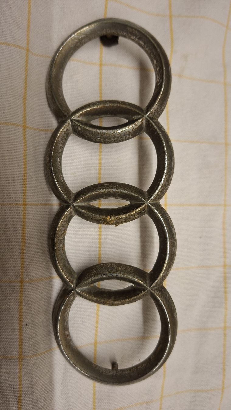 Audi Tutti pezzi di ricambio auto: Audi Emblem für Kühlerhaube... – Usato da Altstätten SG venduto da HG1959