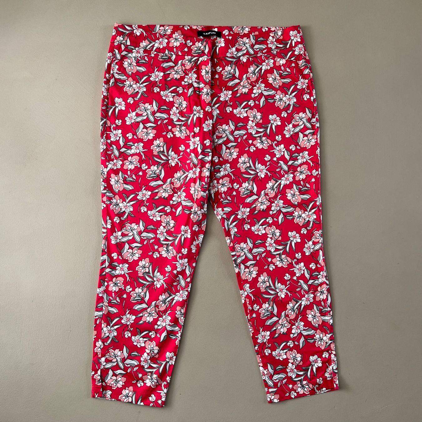 Taifun Pantaloni: TAIFUN Hose ❤️ – Usato da Zürich venduto da ClosetQueen