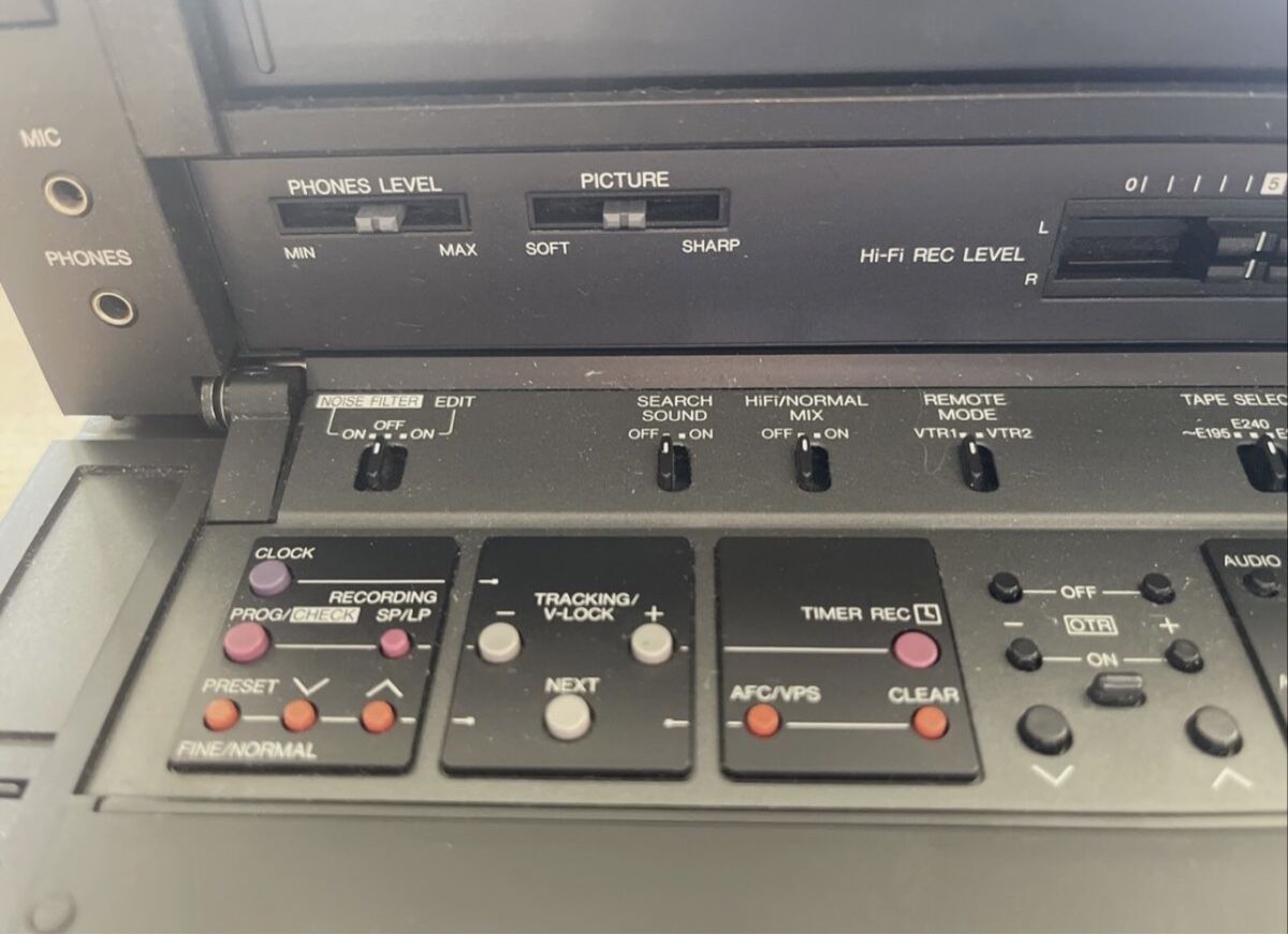 Panasonic Registratori: Panasonic NV-FS88 Professional SVHS Video Recorder – Usato da Trimbach venduto da SABO-61 6