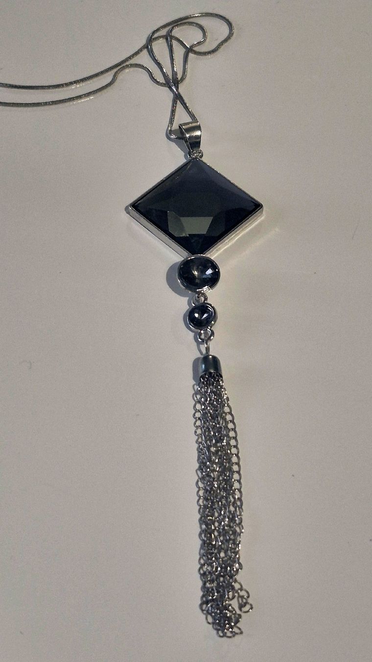 Catenine: Collana lunga ciondolo rombo con nappe Argento – Nuovo (secondo la descrizione) da Giubiasco venduto da Stefaniav