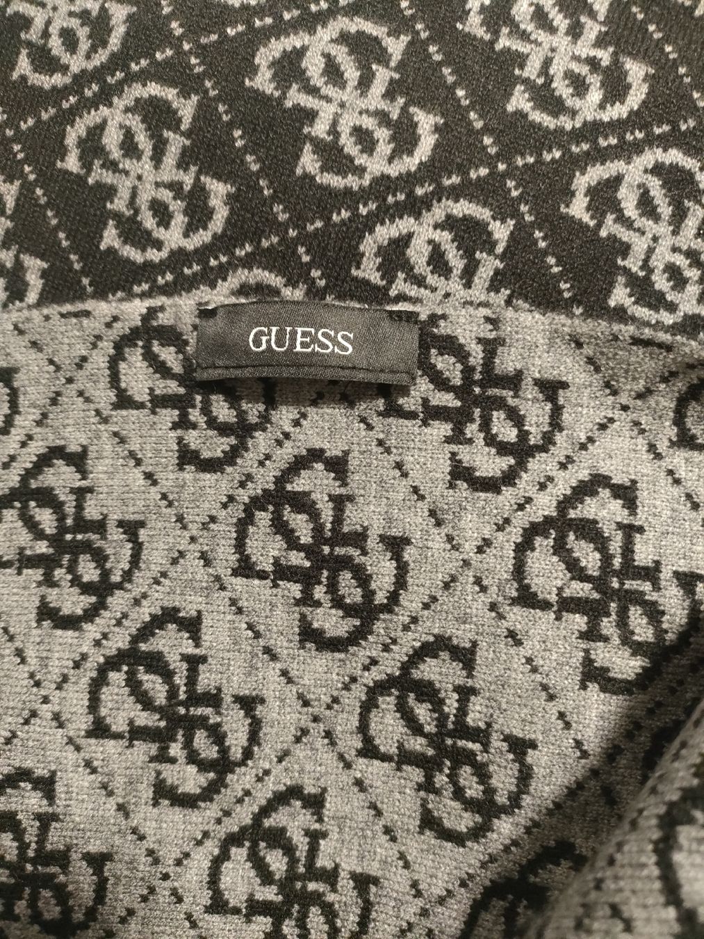 Guess Foulard & Sciarpe: Guess Schal – Usato da Brugg AG venduto da Mashaba 5