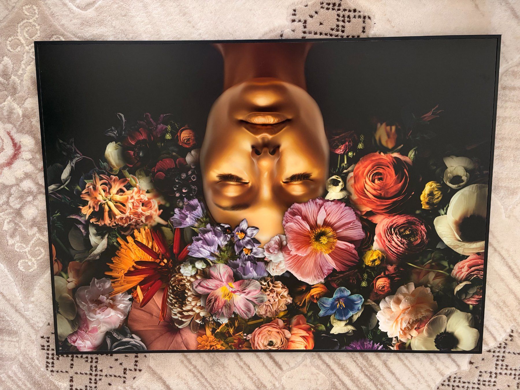 Gemälde: Tableau abstrait visage doré et fleurs. – Gebraucht aus Payerne von del_p2fd