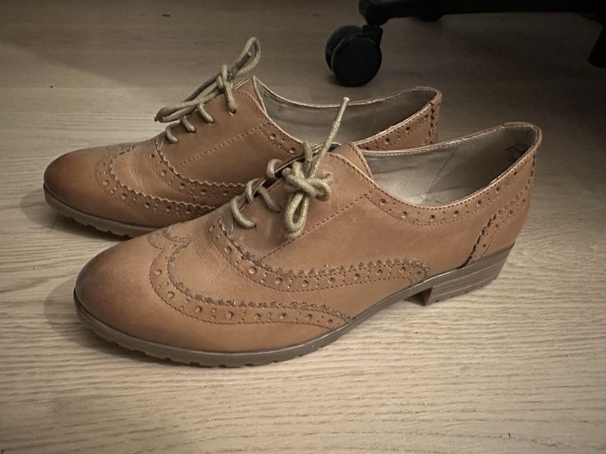 Scarpe da donna: Derbies Caprice – Usato da Lausanne venduto da Liinoa 1