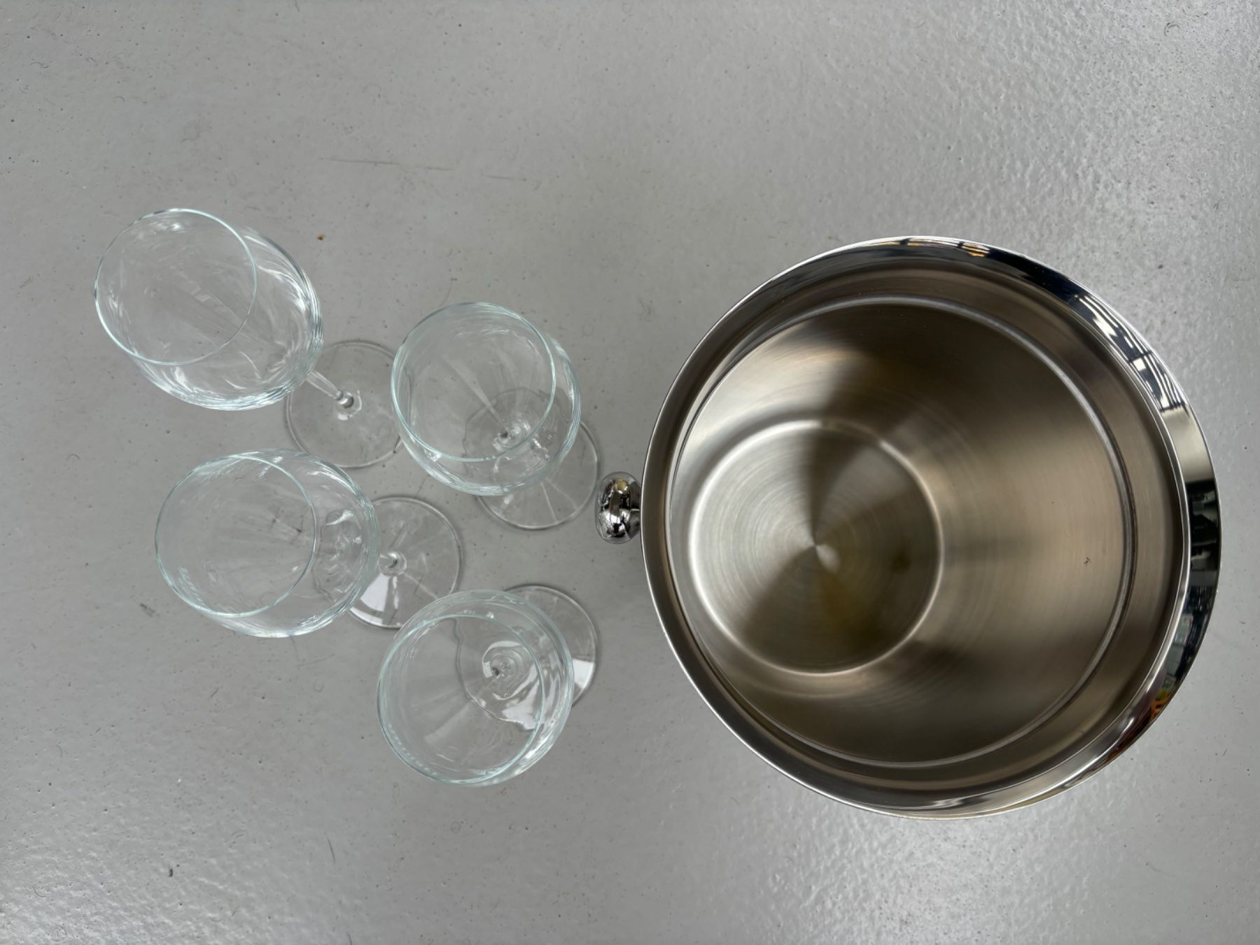 Sonstiges: Champagner-Set: Edelstahlkühler & 4 Gläser, sicherer Versand – Gebraucht aus Zollikon von Ostendo 6