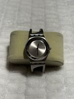 Montre Swatch en acier inoxydable - Élégance discrète