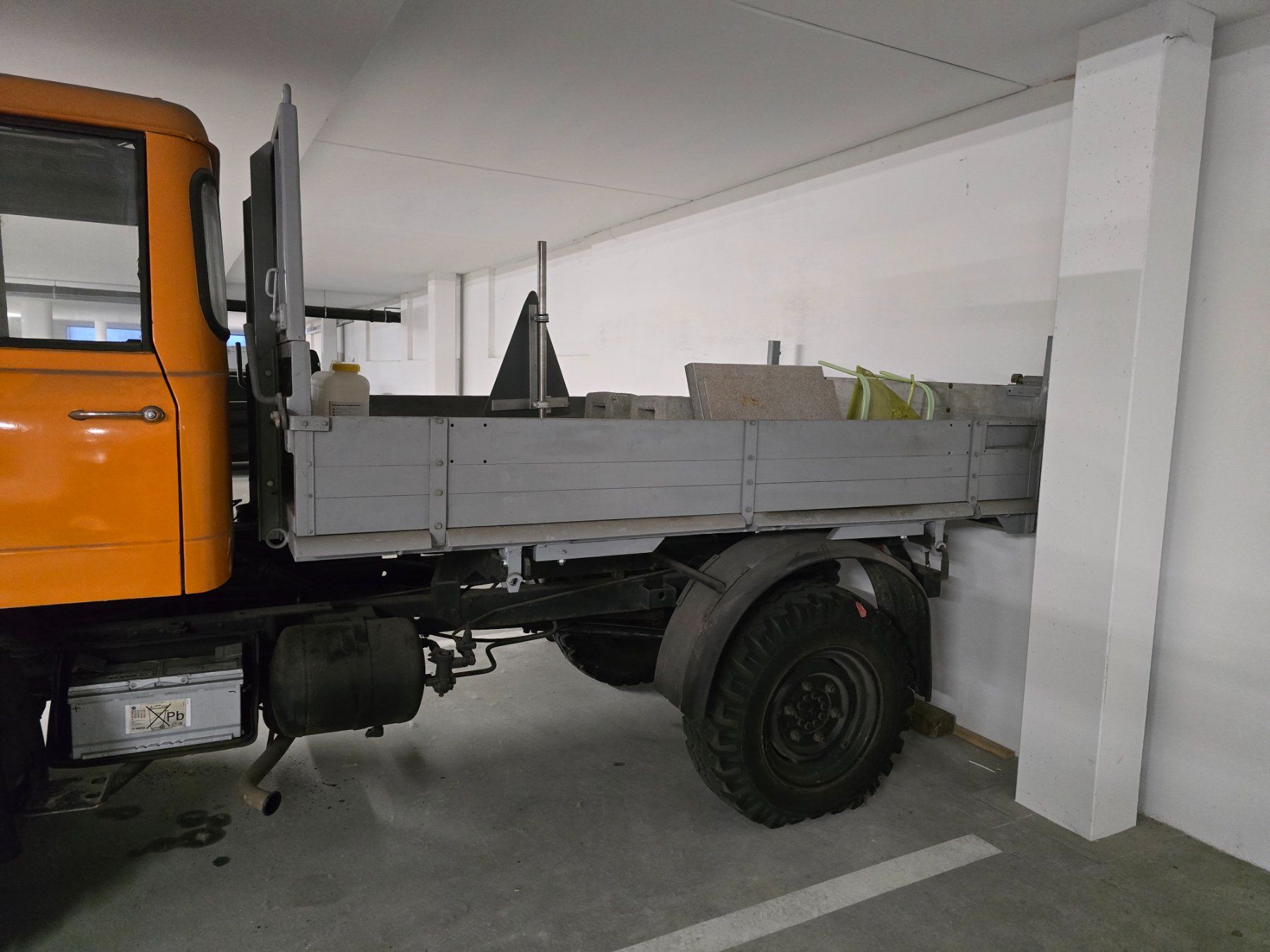 Unimog 421 mit Schild zur Schneeräumung (Gebraucht) in Strengelbach für ...