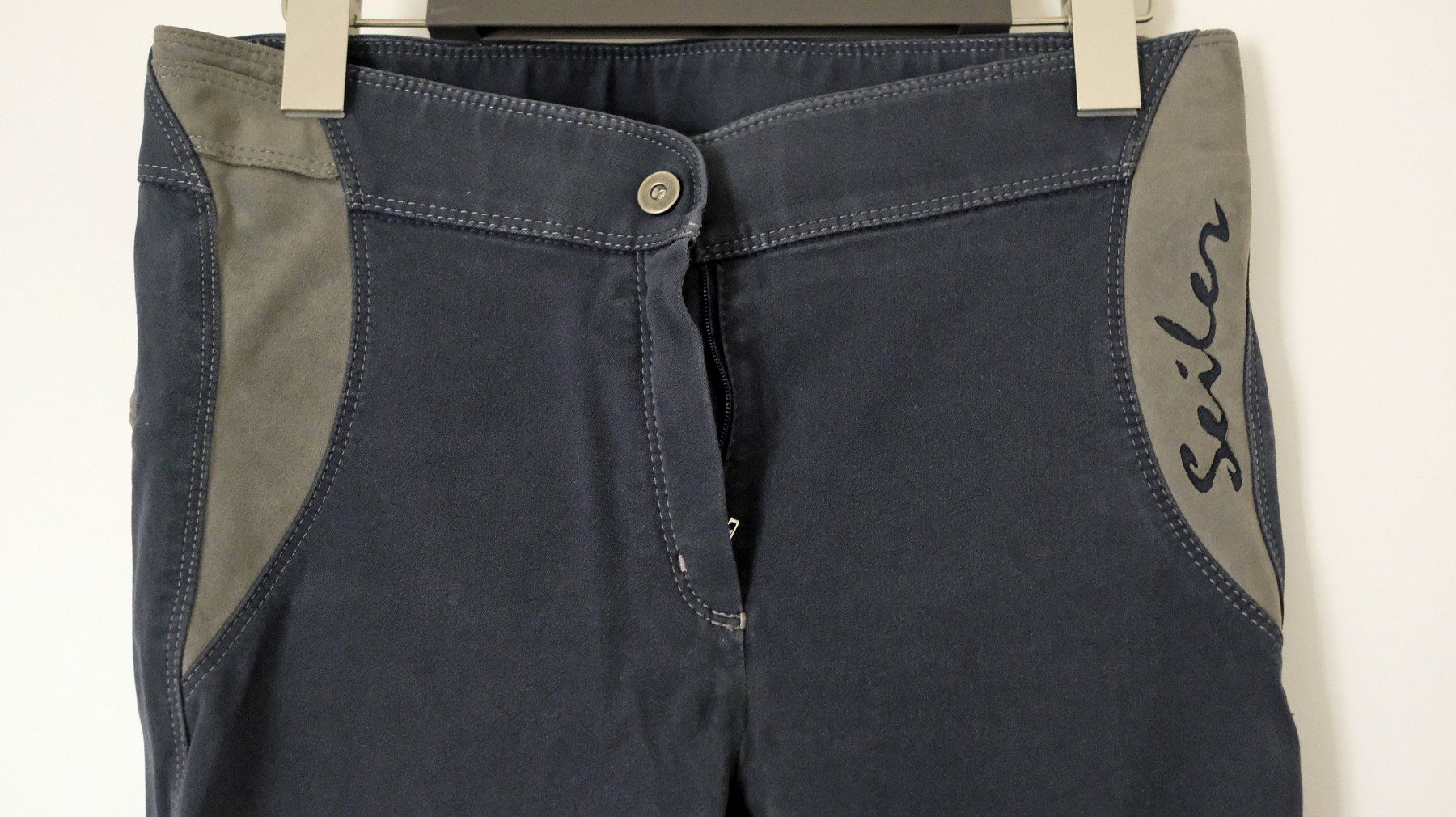 Pantaloni: Damen Jodhpur-Reithose navy/grau Gr. 76 Microfaser – Usato da Cham venduto da paradora 4