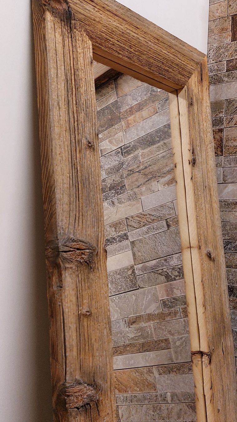 Specchi: Spiegel mit einem Rahmen aus einem Altholzbrett – Nuovo e nell'imballaggio originale da Egnach venduto da Oldwoodstyle 1