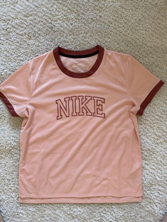 T-shirt Nike rose femme