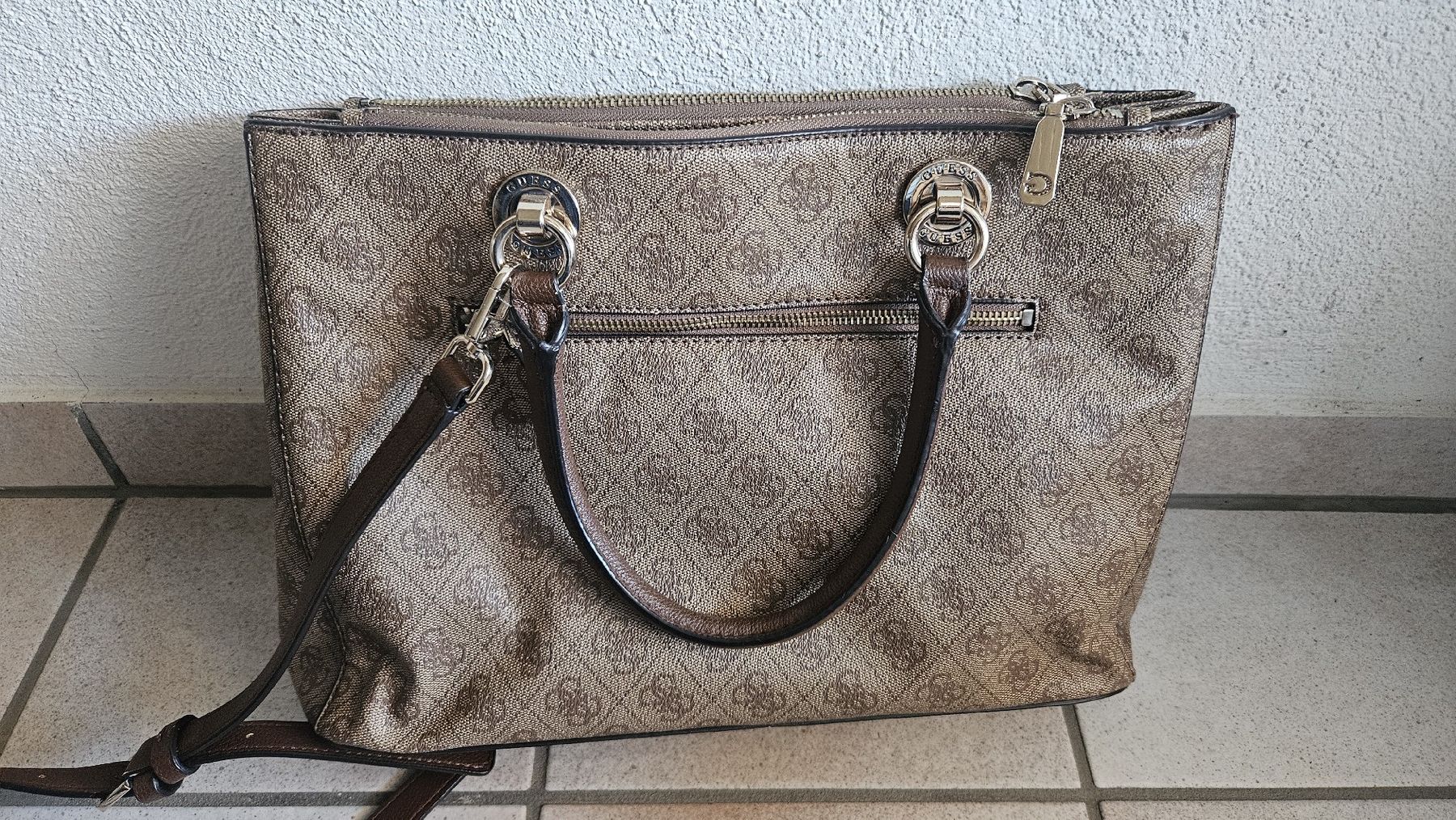 Guess Taschen für Damen: Guess Handtasche braun – Neu (gemäss Beschreibung) aus Lippoldswilen von topmodel62 3