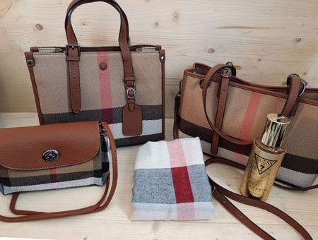 Taschen Paket mit Foulard und Parfum (Neu)