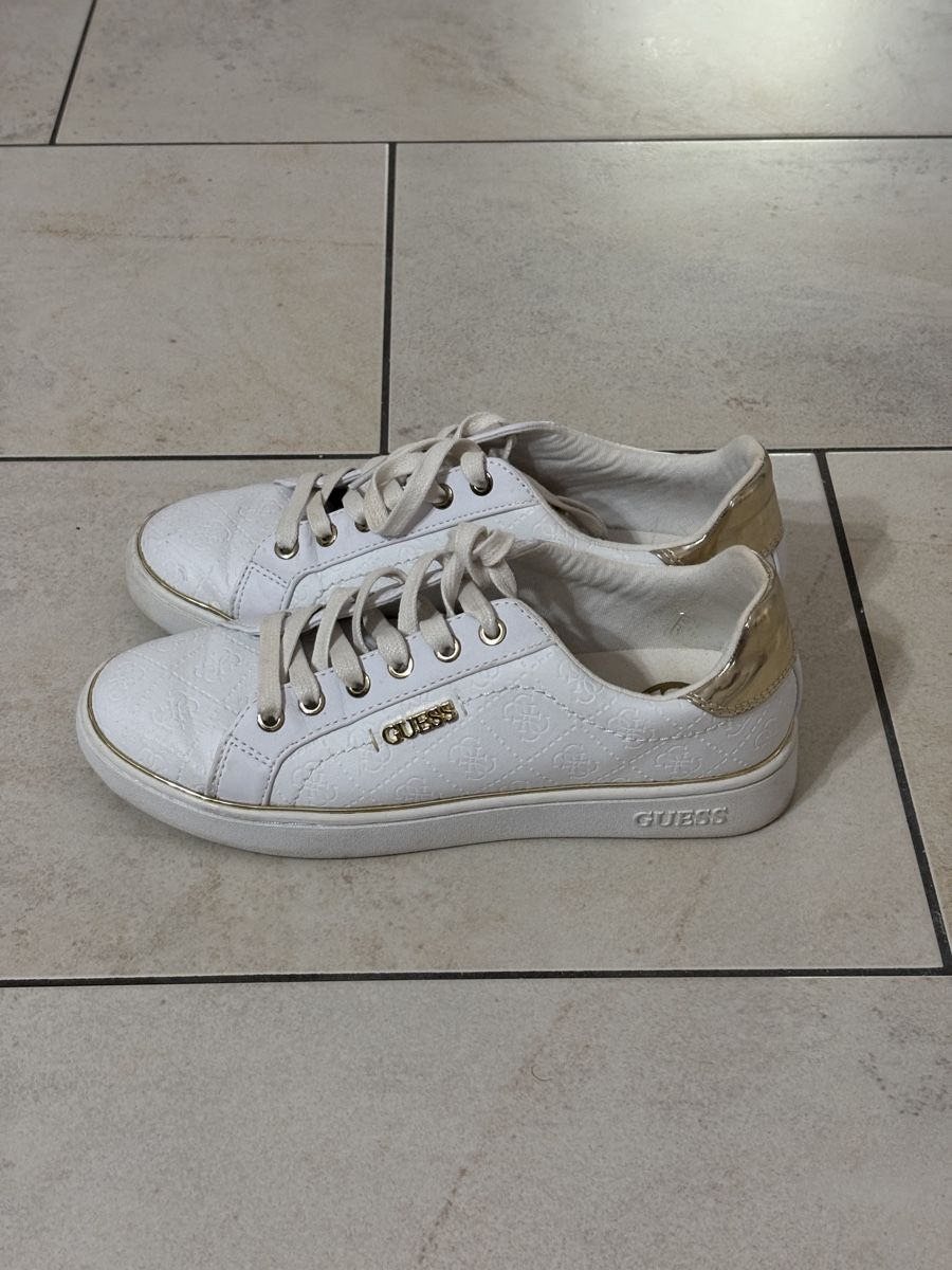 Guess Chaussures femmes: Guess Schuhe weiss – D'occasion à Hendschiken par besusu 1