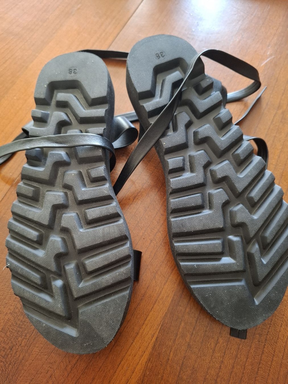 Scarpe da donna: Sandali estivi neri stringati, numero 38 - Perfetti! – Usato da Viganello venduto da sor_dcq8 1