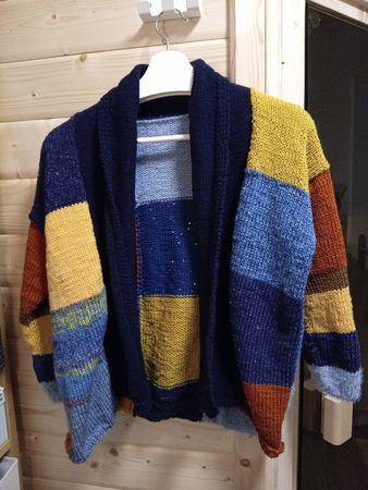 Bunte Strickjacke im Patchwork-Stil, Gr. M, Herbst