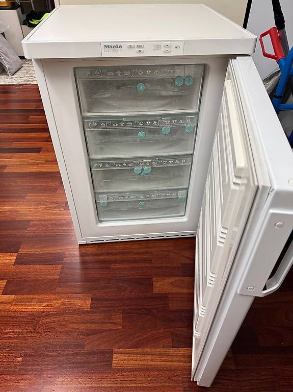Miele Congélateurs: Small Miele freezer – D'occasion à Binningen par ferschdenix 1