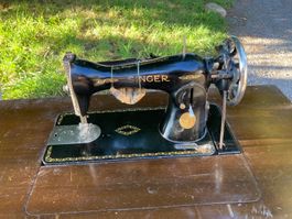 Nähmaschine Singer antik mit Tisch und Fussantrieb