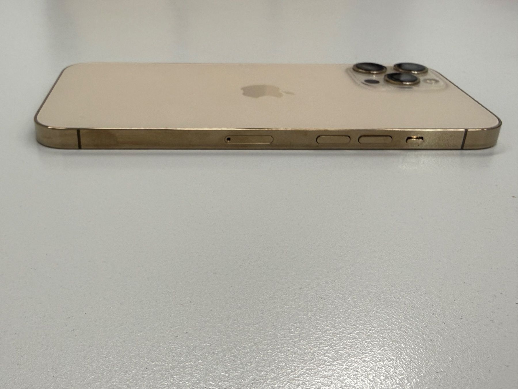 Apple Telefoni cellulari / Smartphones: iPhone 12 Pro Max 256GB – Usato da Zug venduto da ElPhone 6