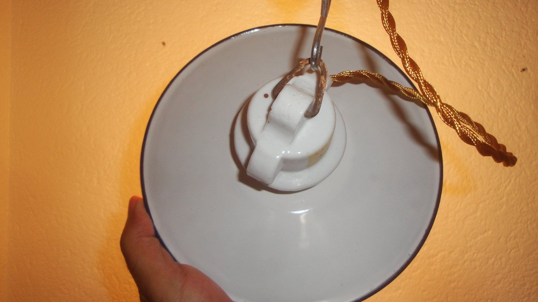 Lampadari & plafoniere: Kellerlampe mit Emaillierter Lampenschirm – Usato da Zürich venduto da Paykan 2