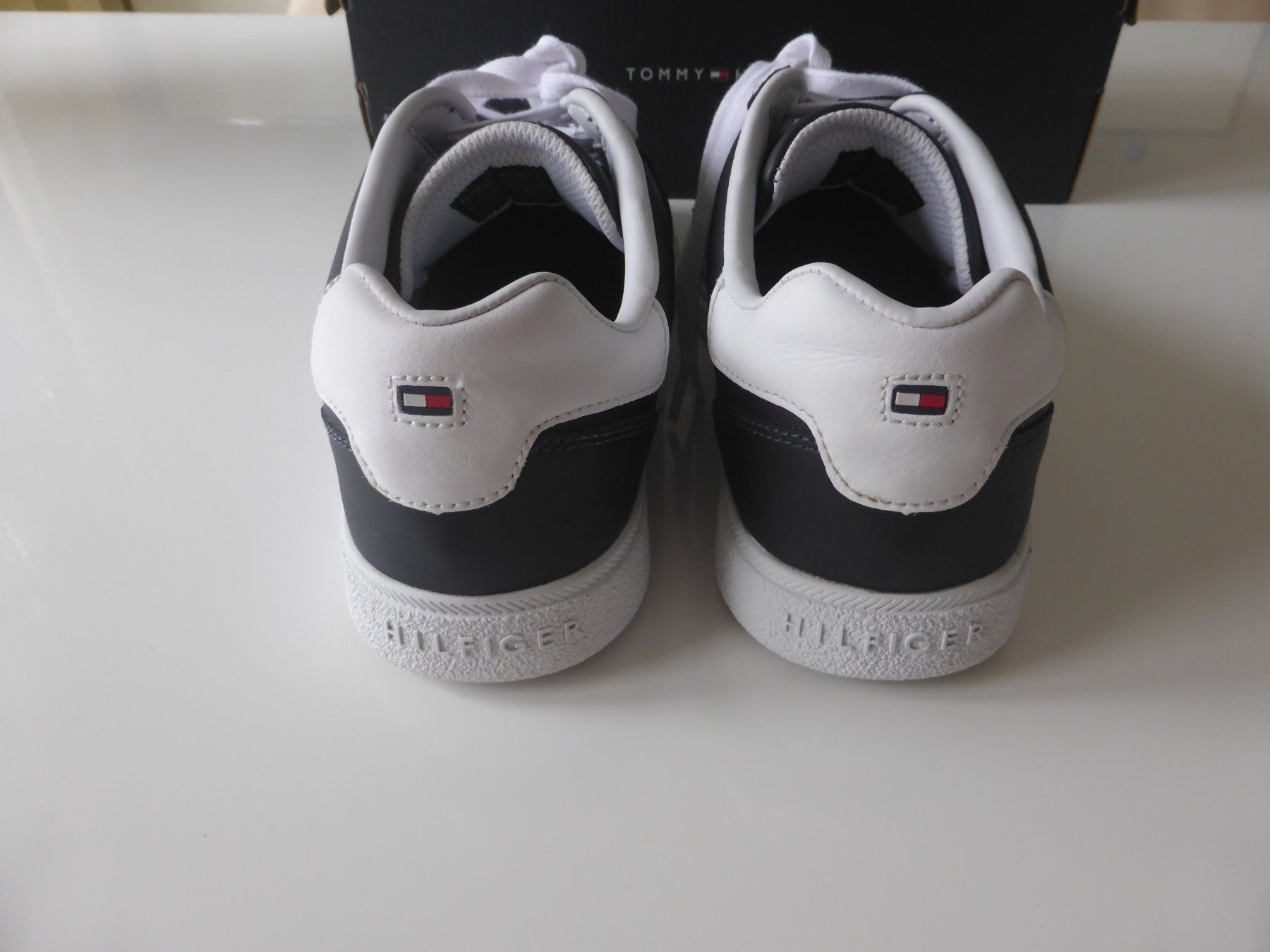 Tommy Hilfiger Scarpe da uomo: Schuhe  - Sneaker Tommy Hilfiger Gr. 43 – Usato da Trimmis venduto da bergamo10 7