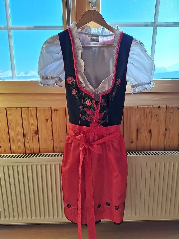 Vestiti: Dirndel Gr.42 – Usato da Ebnat-Kappel venduto da Engaly
