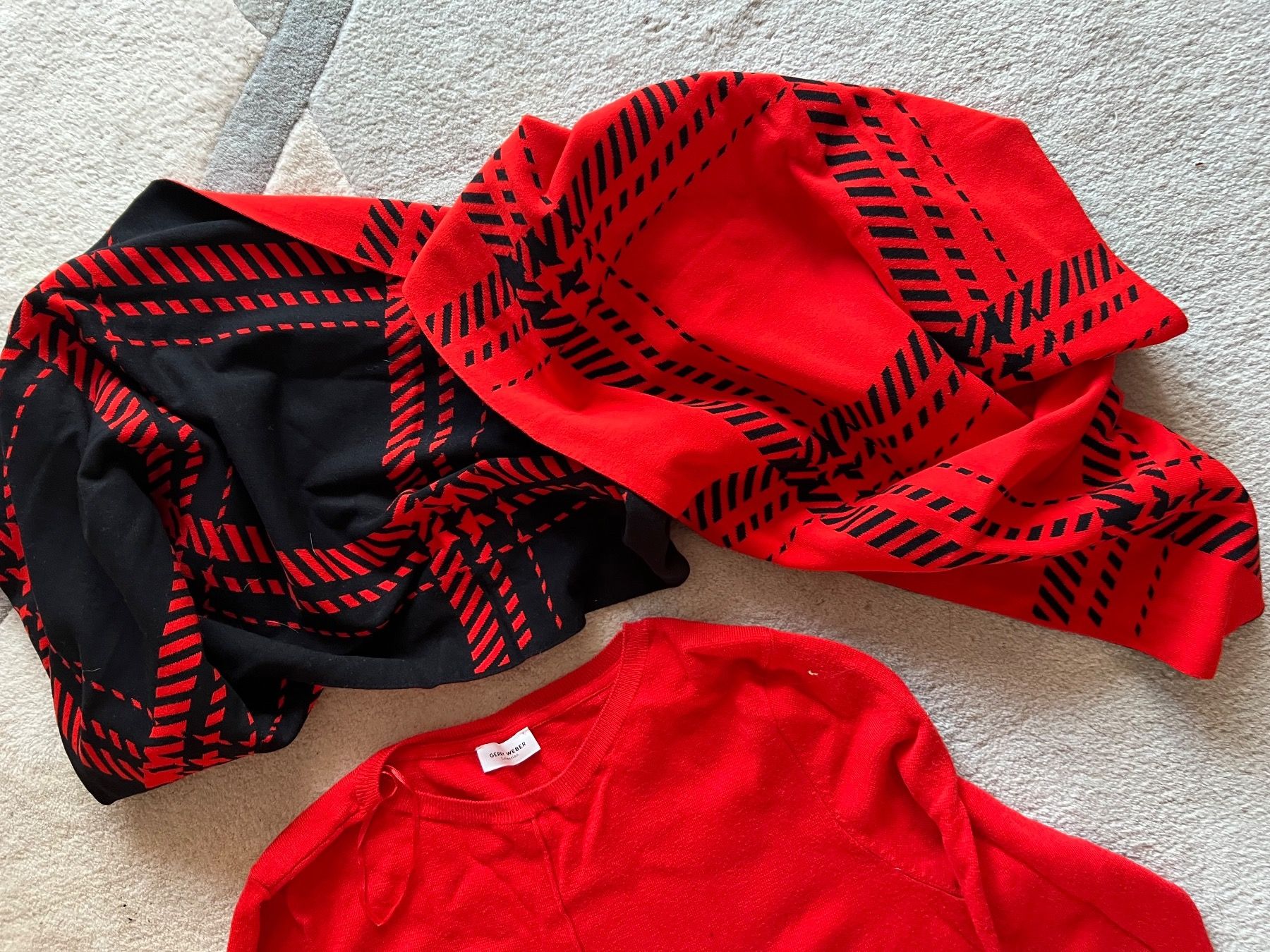 Vestiti: Strickkleid mit Schal – Usato da Horgen venduto da Hpunto 1