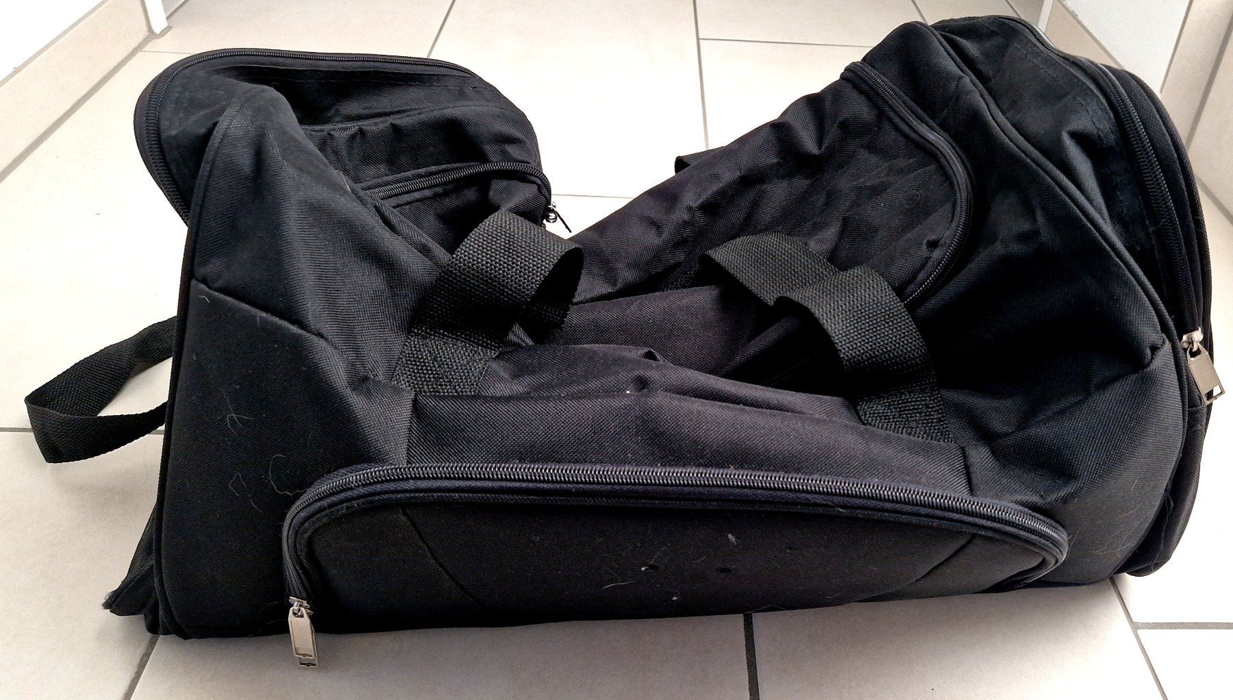 Taschen: schwarze Sporttasche – Gebraucht aus Wettingen von Lady_glam 2