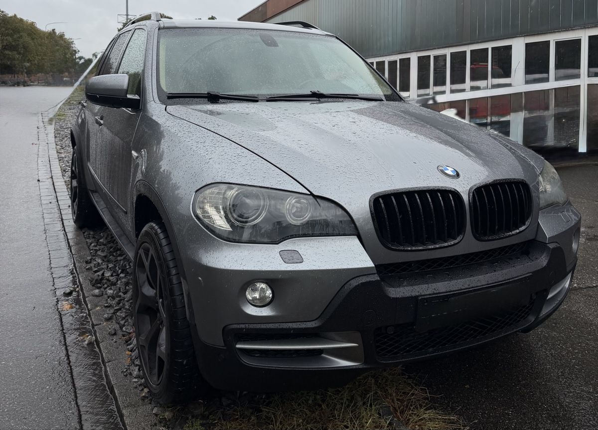 BMW Automobili: Bmw x5 3,0d 7 platzer – Usato da Dübendorf venduto da Jiimmy24 3