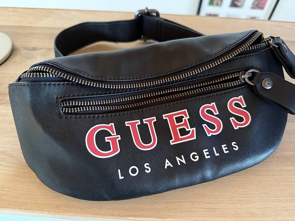 Sacs femmes: Guess Bauchtasche – D'occasion à Dotzigen par sel_y7kv
