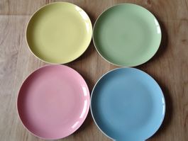 4 LILIEN PORZELLAN TELLER ROSA BLAU GELB GRÜN VINTAGE