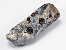 Disthen/Kyanit mit Staurolith aus Tessin 55mm, 41 Gramm