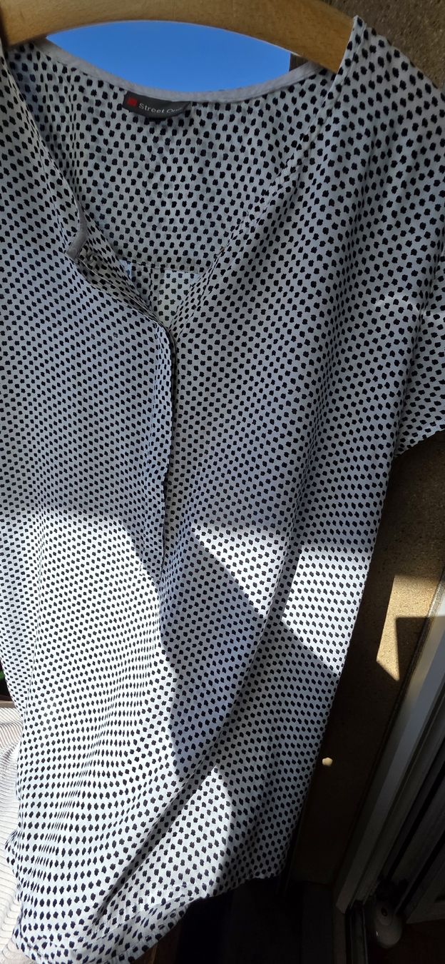 T-shirt: Chemise /Blouse/Tshirt – Usato da Yverdon-les-Bains venduto da van_dq65 7
