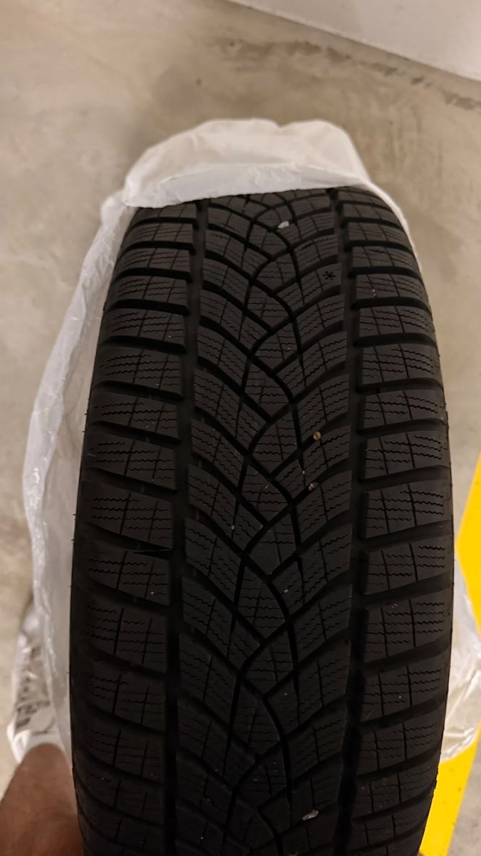 Pneumatici & Ruote complete: Winterräder Goodyear 225/45R18 – Usato da Adlikon b.Regensdf venduto da JAF333 2
