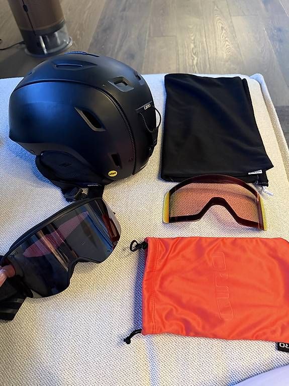 Casques: Skihelm Giro – D'occasion à Wollerau par isa_fx8n