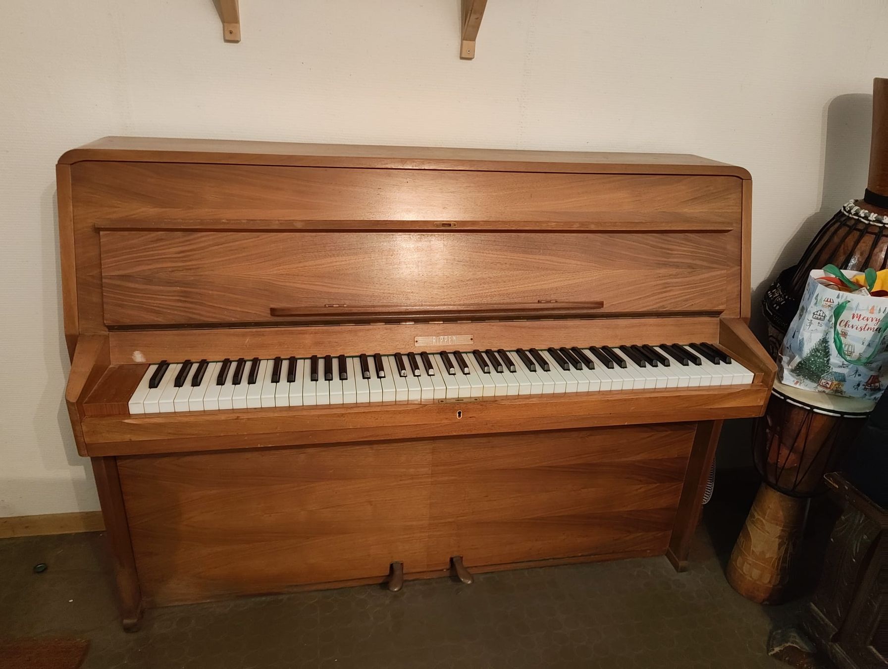 Strumenti musicali: Klavier der Marke Rippen – Usato da Eptingen venduto da Marrasascha