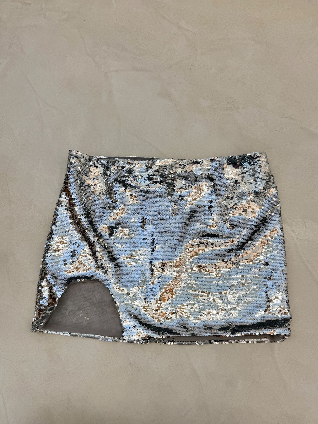 Gonne: Mini jupe à sequins argentés neuve – Nuovo (secondo la descrizione) da giffers venduto da sev_c9x9 2