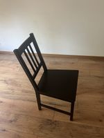 Schwarzer Stuhl Holzsitz