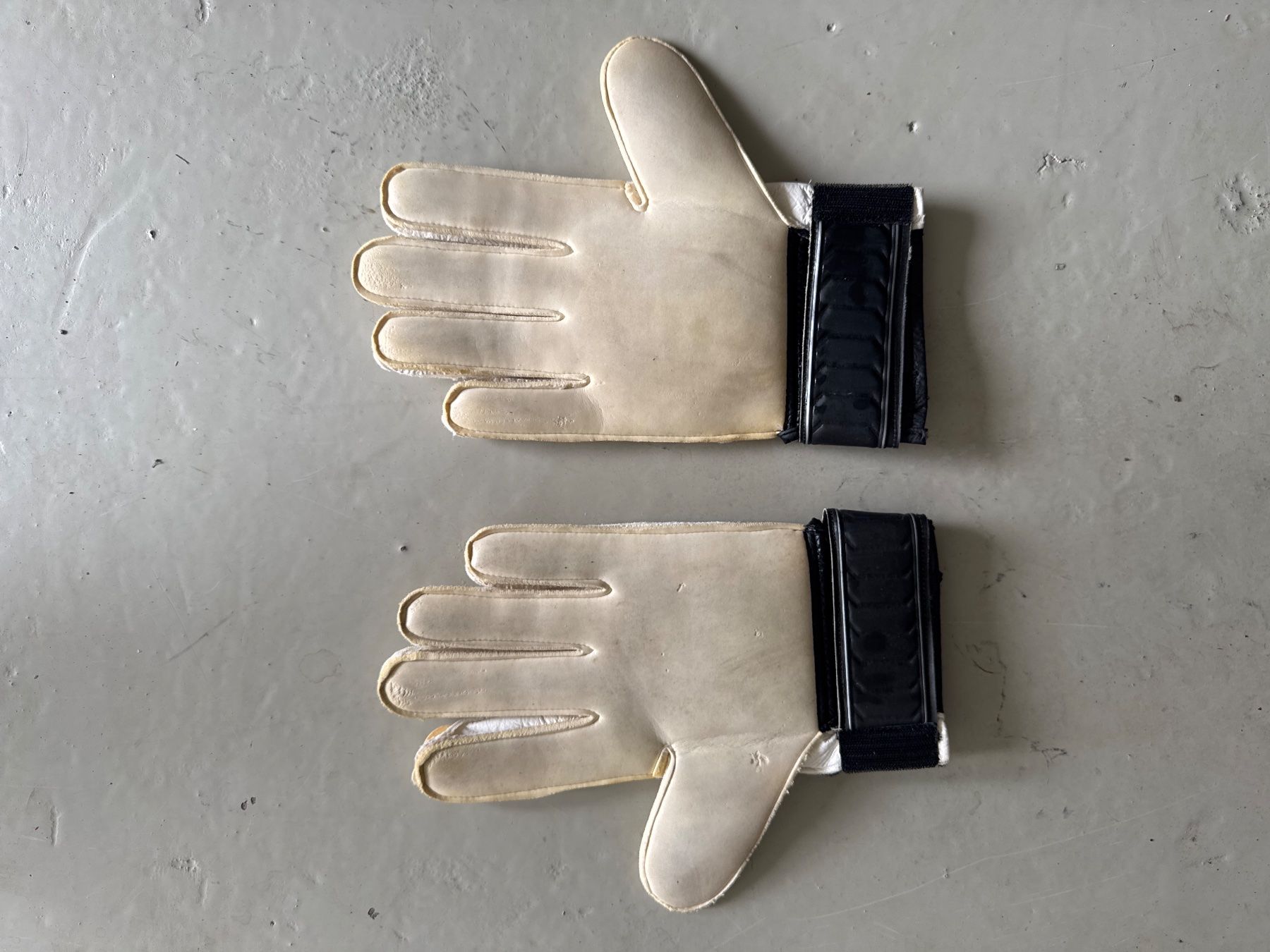 Adidas Sonstige Accessoires für Herren: Adidas Goalie Handschuhe, Grösse 10 – Gebraucht aus Raperswilen von Sunwear 1