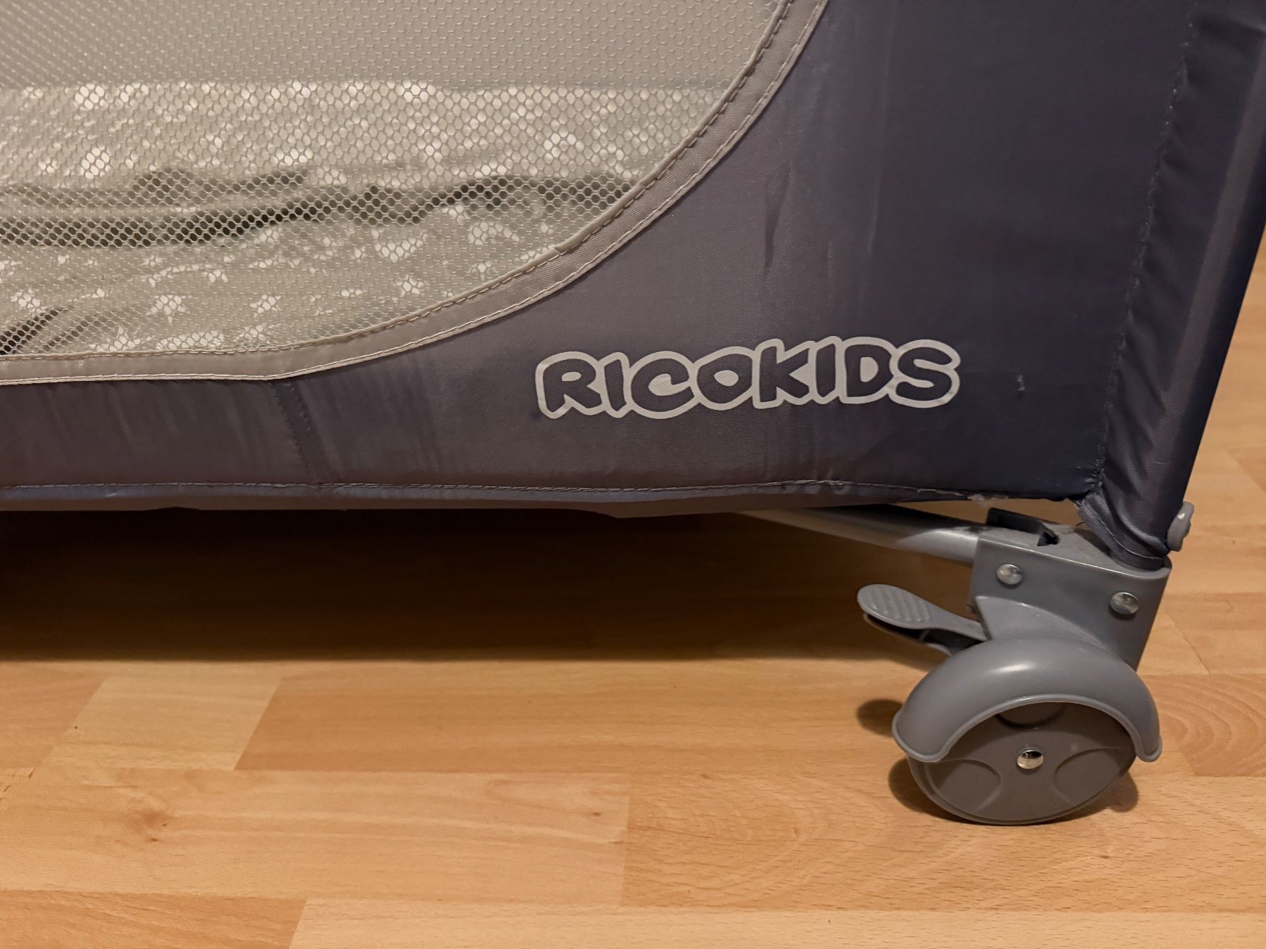 Betten: Reisebett Ricokids grau mit Einstieg – Gebraucht aus Dübendorf von saj_cwd2 3