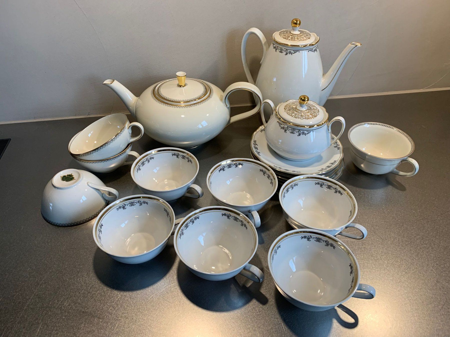 Set di piatti: Porzellan Set – Usato da Bünzen venduto da Voegi8 4