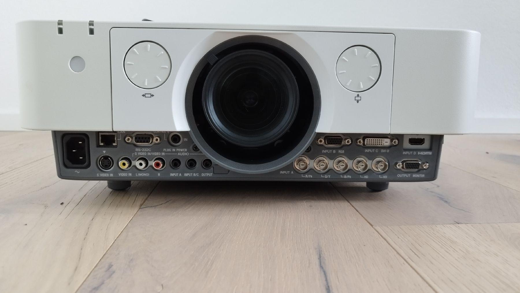 Sony Vidéoprojecteurs: Beamer sehr Hell Full HD HDMI – D'occasion à Ruswil par Drill6017