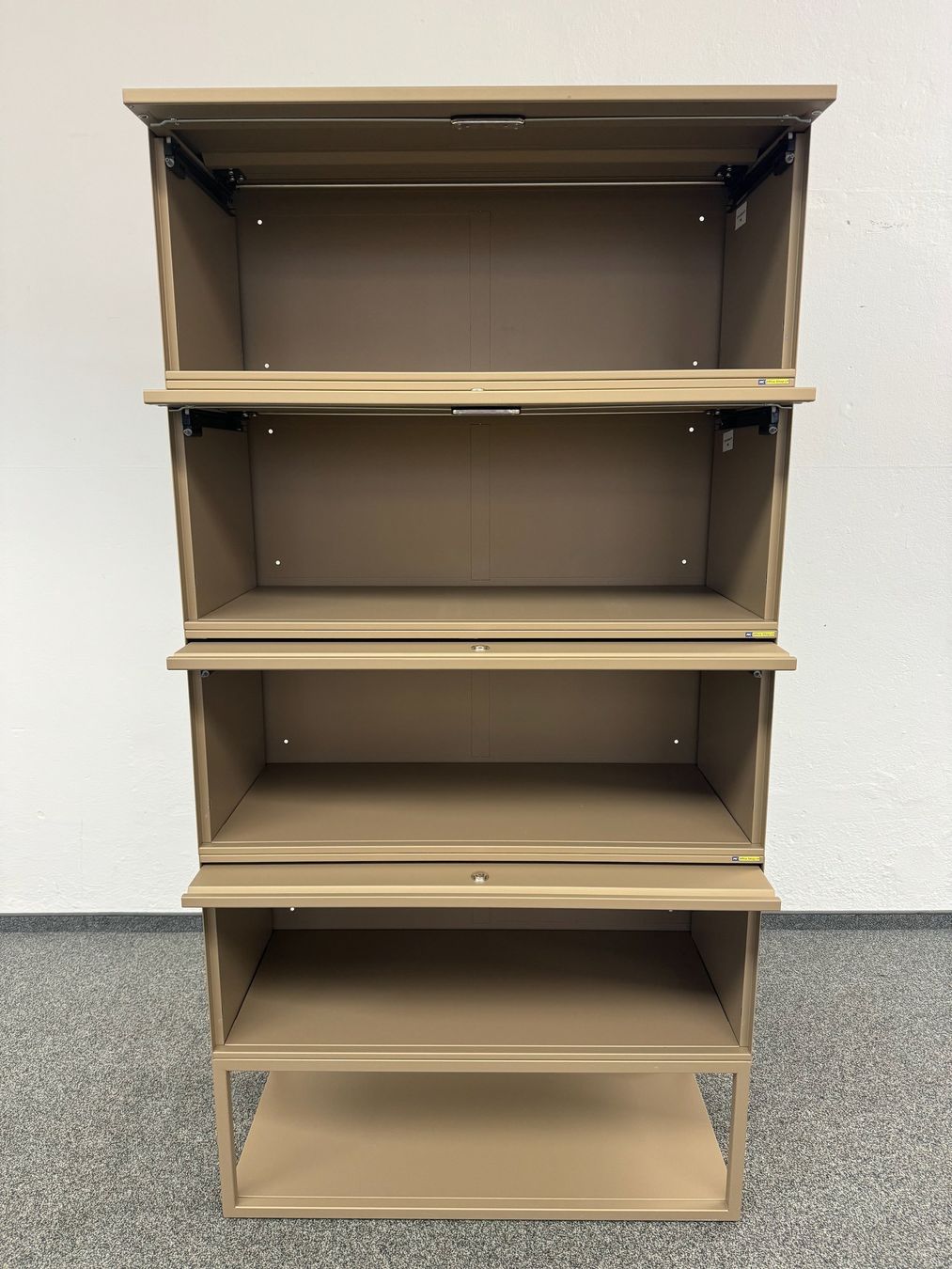 Lista Schränke: Lista Office Locker mit 4 Fächern ohne Schlüssel – Gebraucht aus Schönenwerd von mcofficeshop 4