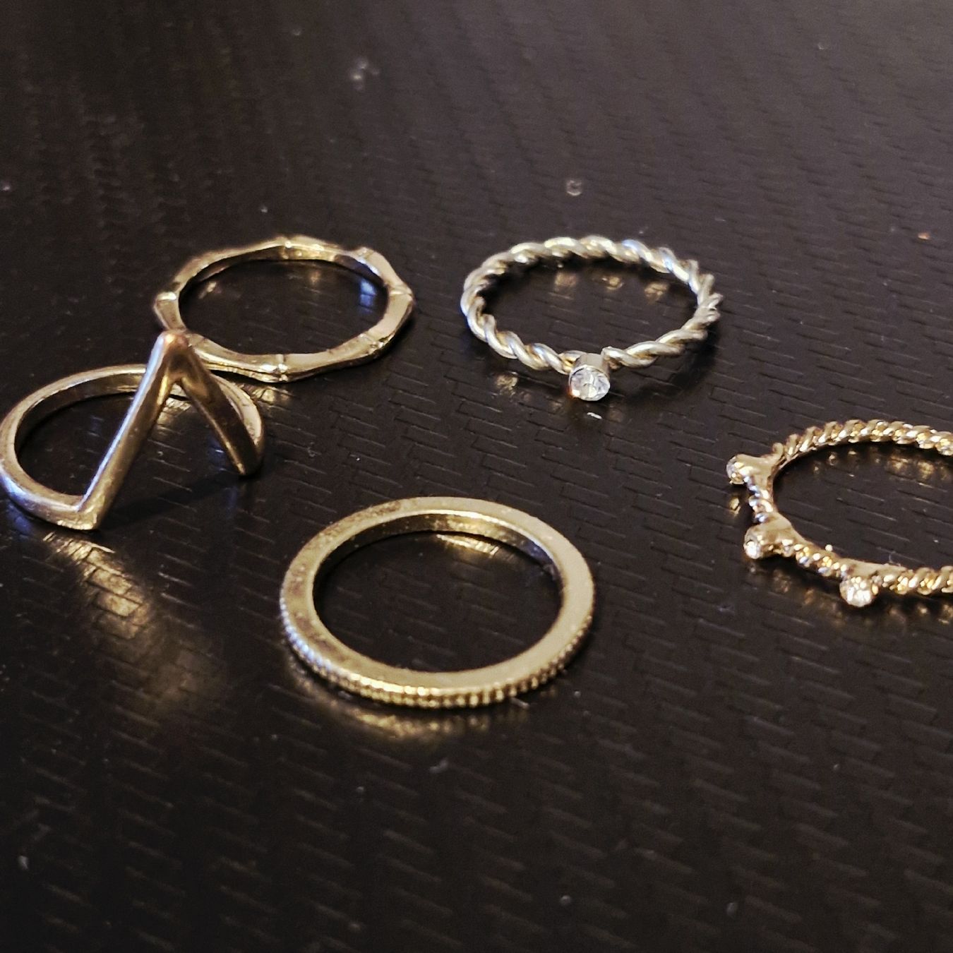 Autres bijoux: lot de 5 bagues dorées  – D'occasion à Neuchâtel par yas_zdb7 1