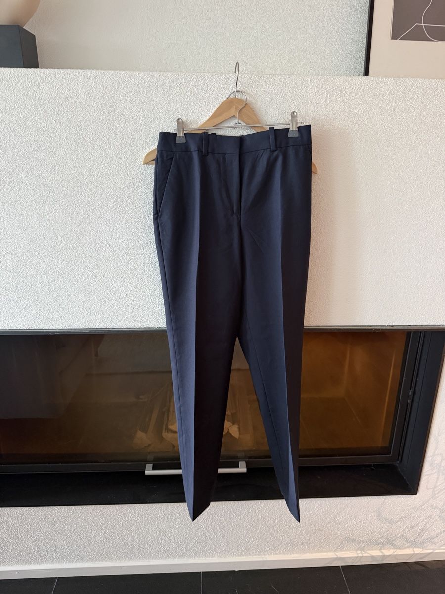 Cos Pantaloni: COS Navy Wool Pants - Size EUR 34 - New – Nuovo (secondo la descrizione) da Kilchberg venduto da anloufra