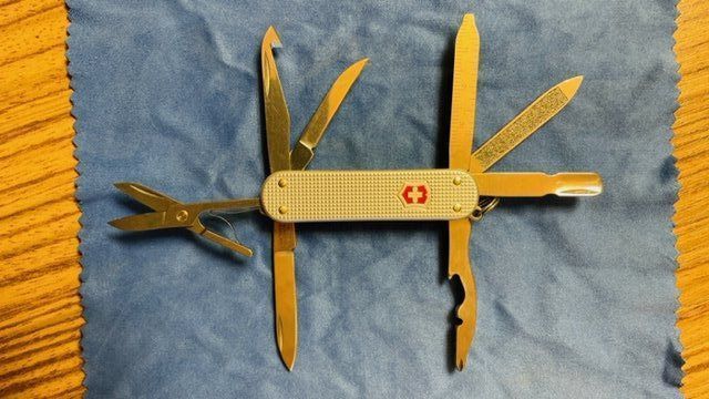 Victorinox Coltelli tascabile: Victorinox MiniChamp Alox Multi Tool – Nuovo (secondo la descrizione) da Dallenwil venduto da jeni152 1