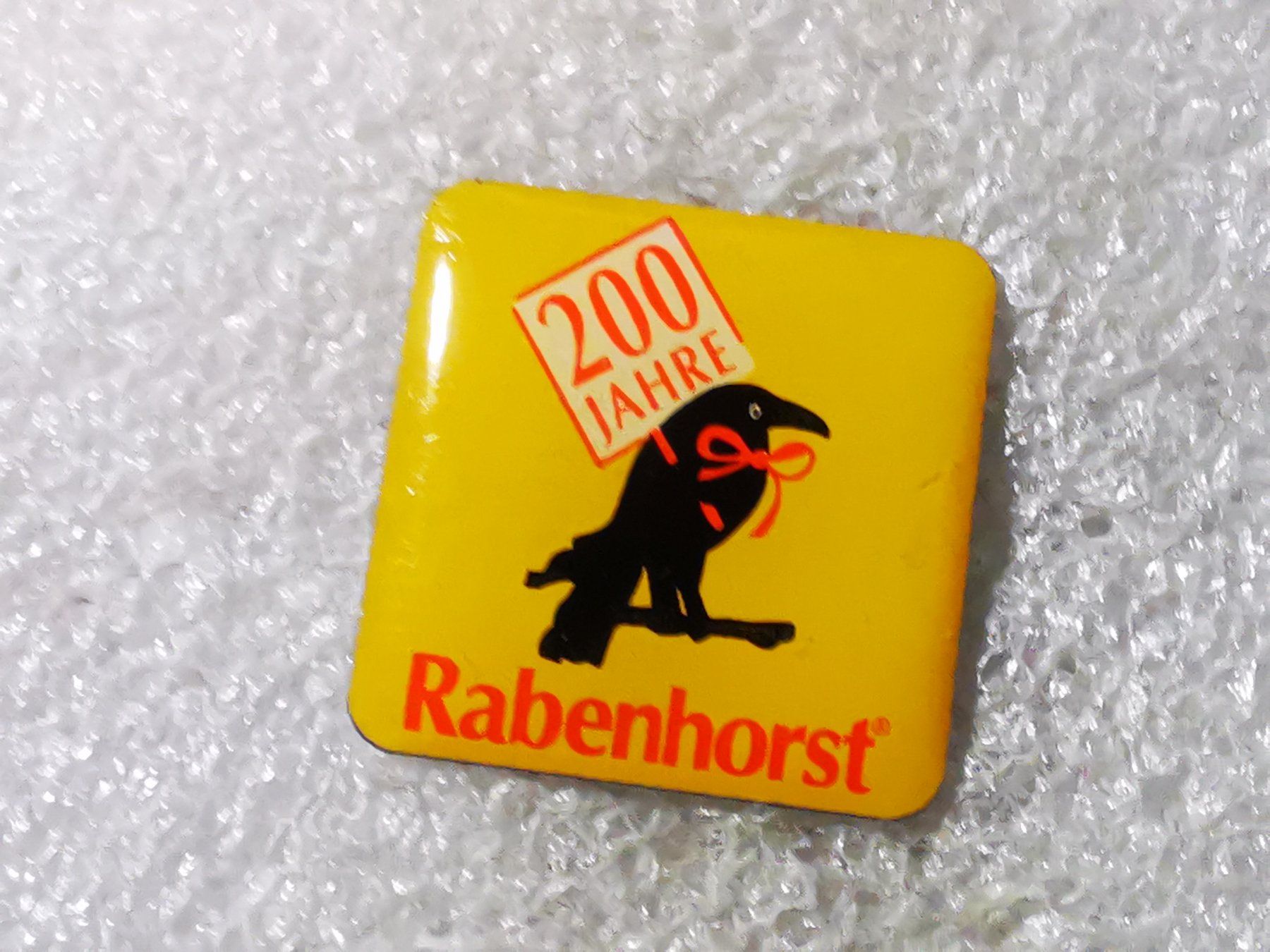 Plaketten & Abzeichen: Ansteckpin 16: 200 Jahre Rabenhorst – Gebraucht aus Oppligen von Pin-Fall-Shop