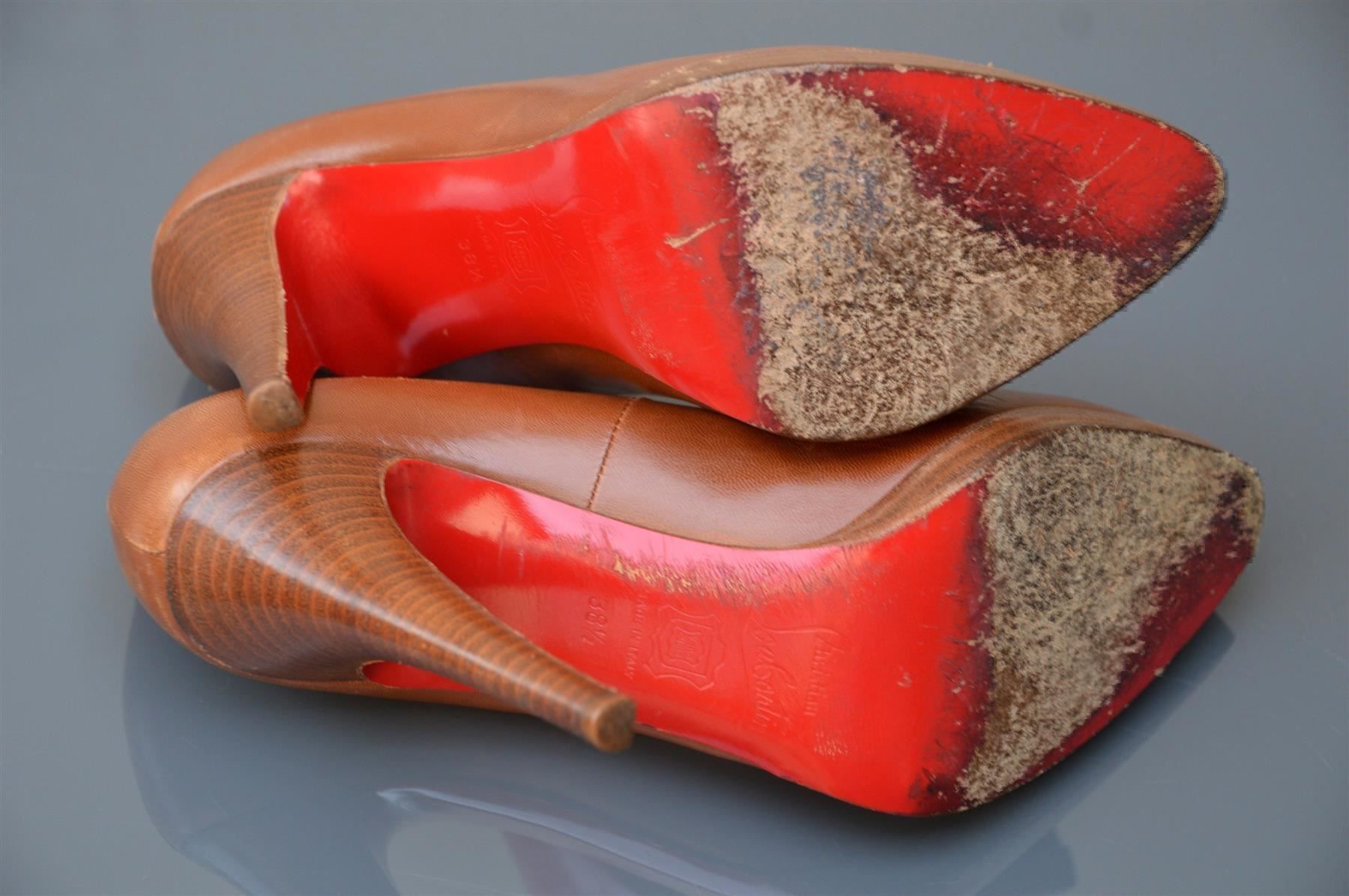 Christian Louboutin Damenschuhe: Pumps Christian Louboutin  . 38.5 – Gebraucht aus Collonges von Auganien 7