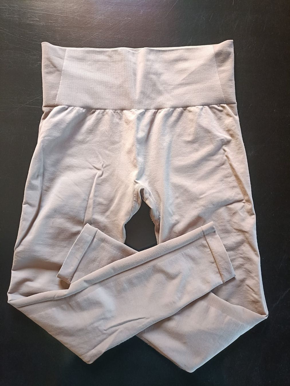 NVGTN Leggings: NVGTN Sporthose lang baige – Usato da Richigen venduto da flv.krbs