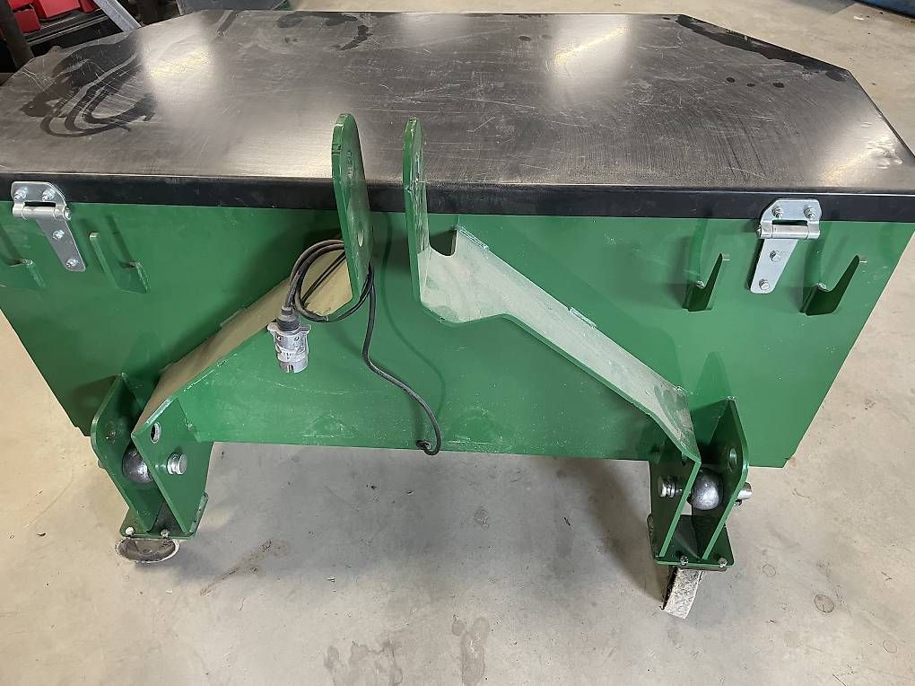 Casse di trasporto: Kiste für Traktor – Usato da Diemerswil venduto da mar_wp7t 2