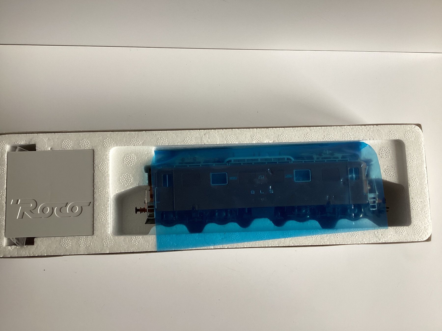 Roco Modellini di ferrovie: Roco 63883 BLS Ae 4/4 252 H0 1:87 – Usato da Effretikon venduto da simtek_de 6
