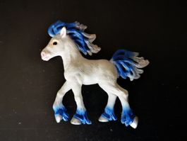 Weisses Fohlen mit blauer Mähne von Schleich